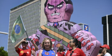 Protesters in Brazil denounce bill to pardon Bolsonaro after coup attempt | Newsfeed
