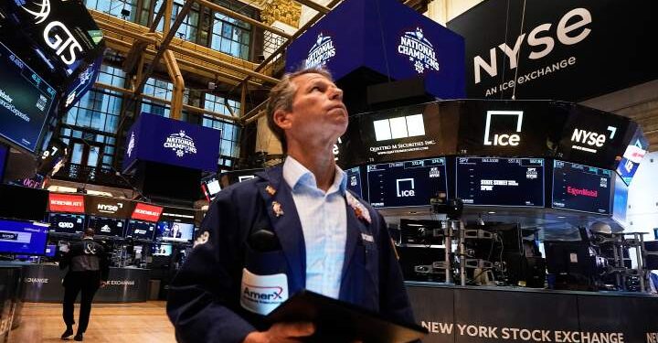 Despite weaker U.S. job market data, stock markets are holding steady – National