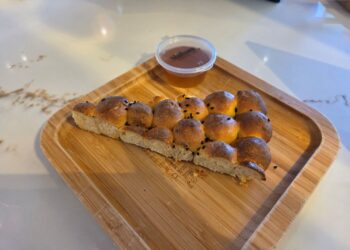 Indulging in Yemeni Honeycomb Bread: Khaliat Nahal