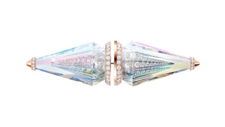 Boucheron donates brooch to The Victoria and Albert Museum
