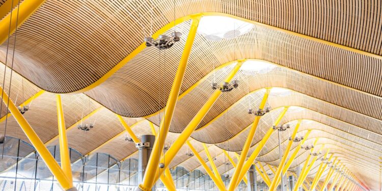 Airlines Call for Annual 4.9% Reduction in Spanish Airport Charges