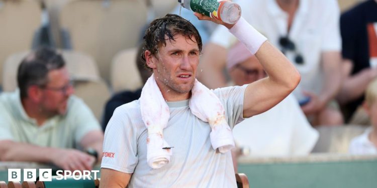 French Open 2026 results: Casper Ruud overcomes struggles with Paris heat to reach second round