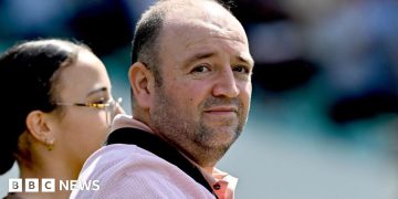 Bondi Beach shooting hero pleads not guilty to assaulting his father