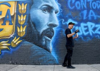 Dallas artist unveils mural paying tribute to Argentina and Lionel Messi