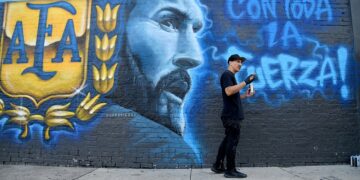 Dallas artist unveils mural paying tribute to Argentina and Lionel Messi