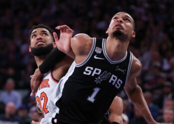 NY Knicks lose at home with Trump in the crowd