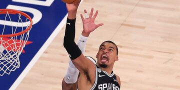 NY Knicks lose at home with Trump in the crowd