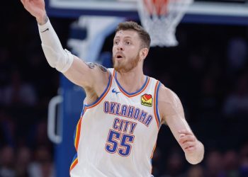 Thunder to keep Hartenstein on new 3-year deal, sources say