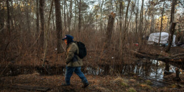 Where Billionaires Summer, a Gardener Died in the Snow
