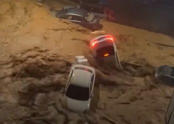 Cars swept away in China flooding