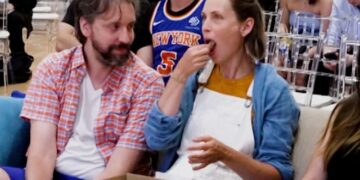 Brooklyn funeral home hosts Knicks watch party
