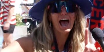 USA beats Australia to secure spot in World Cup knockout rounds