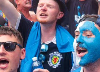 Scotland’s Tartan Army takes over Miami Marlins game