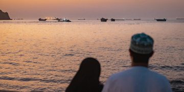 Oil Prices Hover Around Prewar Levels as Gulf Shipping Advances
