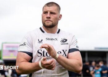 Tom Willis: Saracens forward wins Prem player of year before France move
