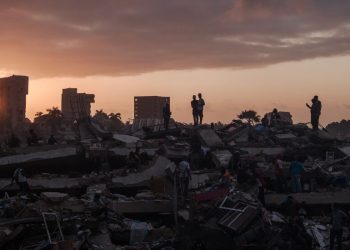 Venezuela Live Updates: Rescuers Battle Through Aftershocks in Search for Survivors