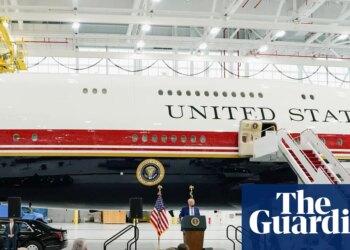 Trump unveils new Air Force One, a converted Qatari 747 | Donald Trump
