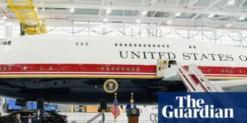 Trump unveils new Air Force One, a converted Qatari 747 | Donald Trump