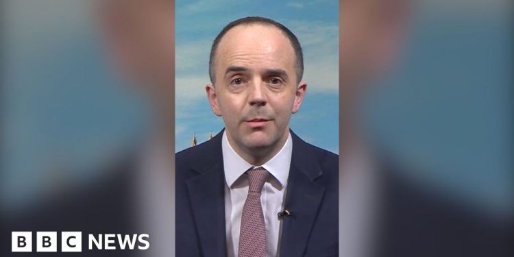 Louise Thompson presses health secretary on date to appoint commissioner