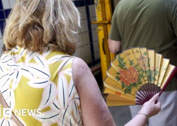 What does hot weather do to the body?