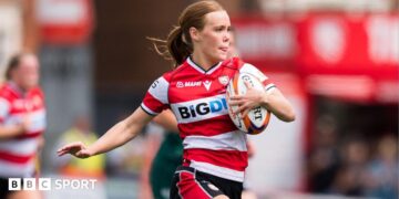 Mia Venner: England winger signs new Gloucester-Hartpury deal