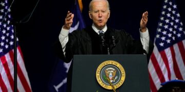 Biden calls VP ‘President Harris’ again — RT USA News