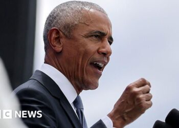 Obama moved to tears by wife Michelle's speech