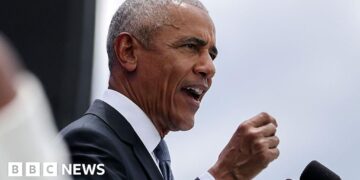 Obama moved to tears by wife Michelle's speech
