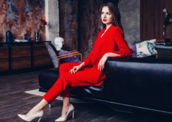 The Female Leader's Ultimate Guide to What Colours to Wear