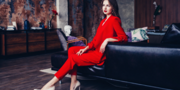 The Female Leader's Ultimate Guide to What Colours to Wear