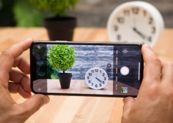 Apple itself is finally tearing down an annoying wall between iPhone and Android