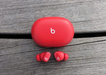 Apple patches eavesdropping vulnerability in Beats Studio Buds