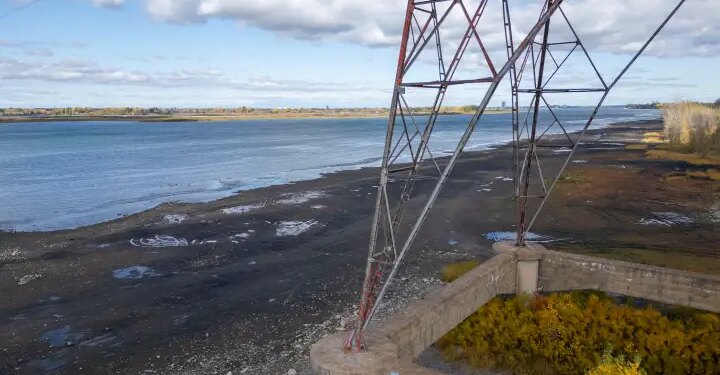 Quebec municipalities and environmentalists say province’s water reserves are at risk