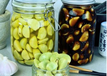 Chinese Pickled Garlic (Laba Garlic)