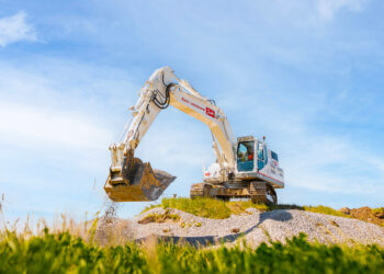 Danfoss’ Dextreme Max system reduces electric excavator power consumption by 35%, extending runtime by 53%