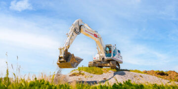 Danfoss’ Dextreme Max system reduces electric excavator power consumption by 35%, extending runtime by 53%