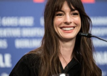 Anne Hathaway received identical ChatGPT thank you notes from every job candidate: ‘absolute killer’