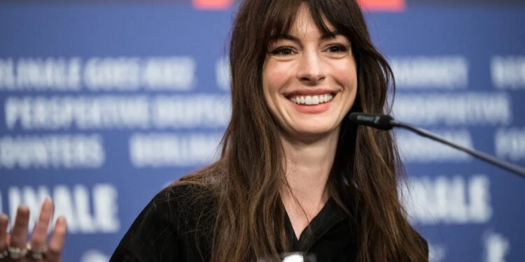 Anne Hathaway received identical ChatGPT thank you notes from every job candidate: ‘absolute killer’