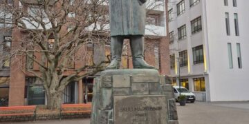 Skuli Magnusson Statue in Reykjavik