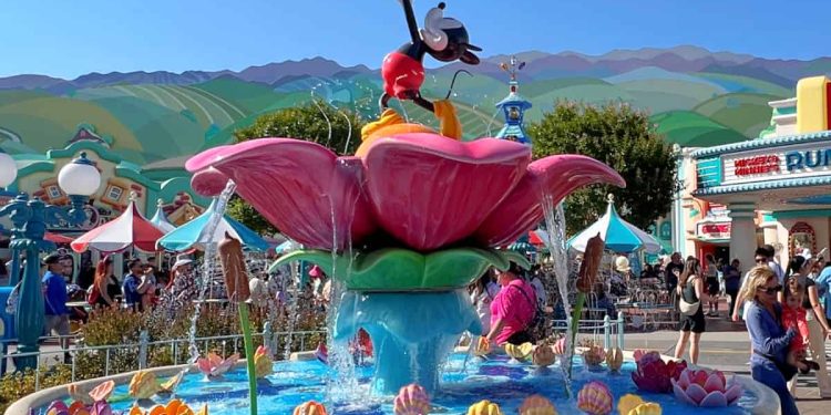 25 Disneyland Experiences Preschoolers Love (That Aren’t Rides!)