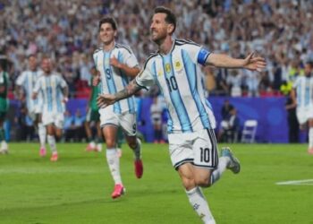 Magical Messi equals World Cup goals record as Argentina thump Algeria 3-0