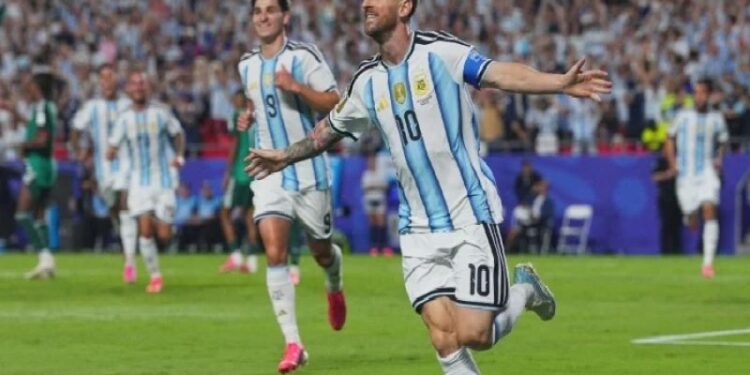 Magical Messi equals World Cup goals record as Argentina thump Algeria 3-0