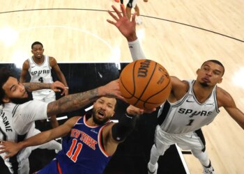 New York Knicks hold off San Antonio Spurs 105-104 for 2-0 NBA Finals lead | Basketball News