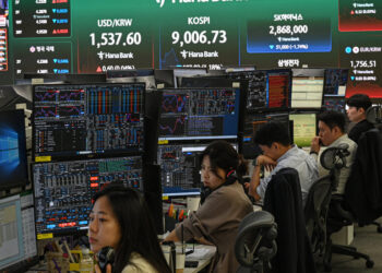 Markets Recoil in Global Sell-Off Driven by Tech Stocks
