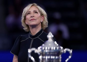 Tennis Hall of Famer Chris Evert says she will miss Wimbledon after recurrence of ovarian cancer