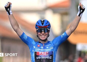 Women’s Giro d’Italia 2026: Demi Vollering snatches win on final stage to complete Grand Tour trilogy