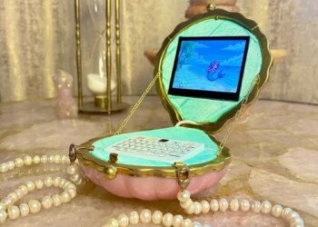 Cyberdecks are having a moment, rejecting big tech surveillance with style and substance
