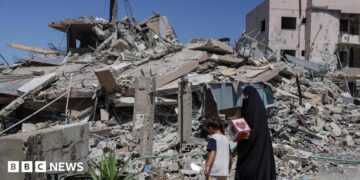 Israel and Hezbollah agree to ceasefire, US official tells BBC