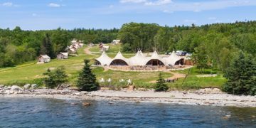 Where Adventure Meets Luxury: Nine Flashpacking Escapes Around the World | News