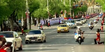 Thousands mourn Thai princess as body taken to lie in state in Bangkok | Newsfeed